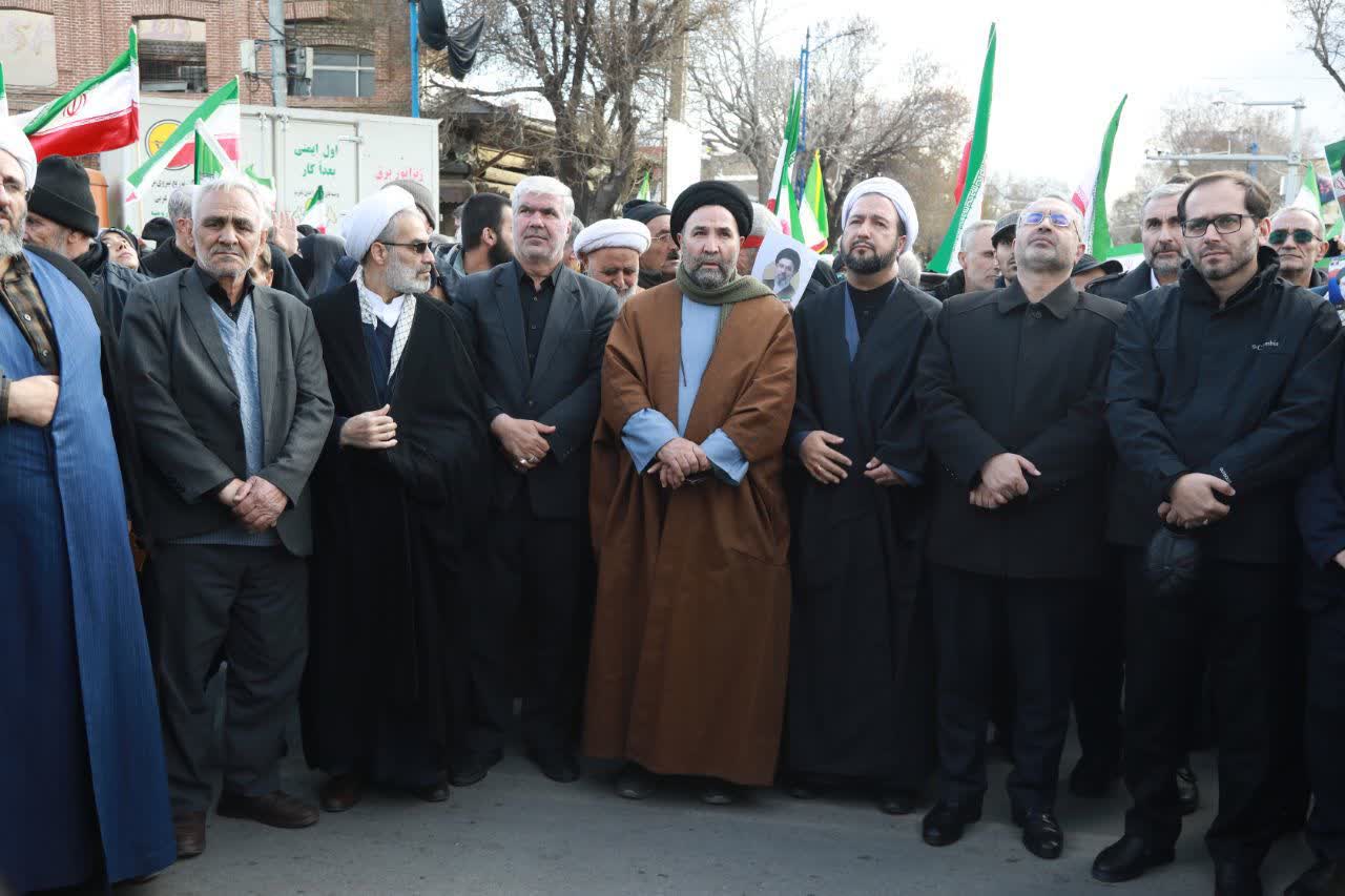 تحویل سال نو با یاد رهبر شهید در ارومیه + تصاویر