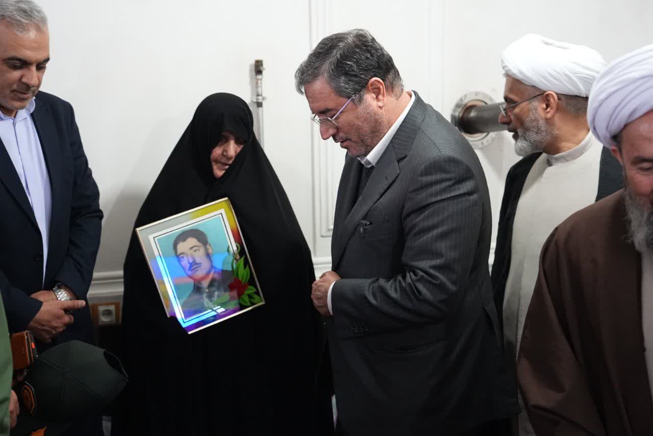 دیدار استاندار آذربایجان‌غربی با خانواده معزز شهید مجیدی + تصاویر