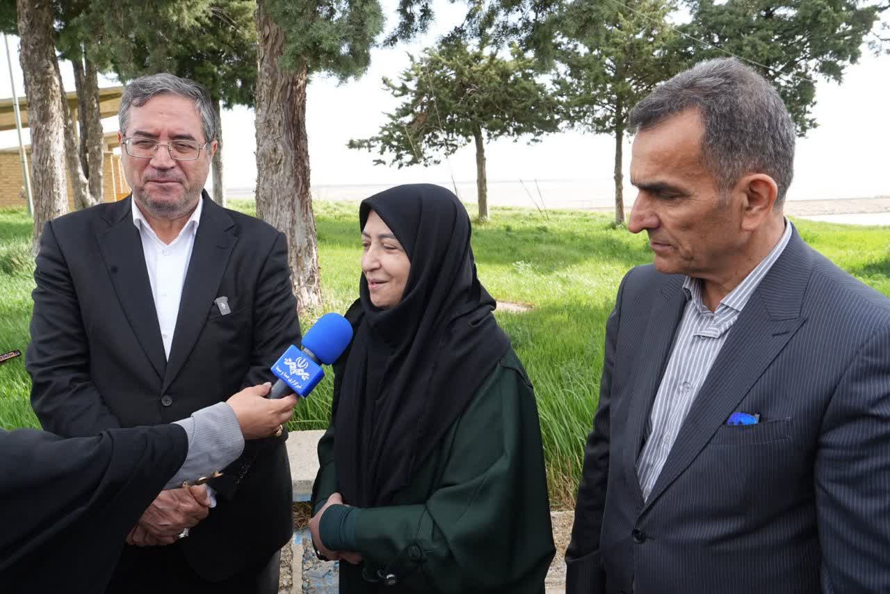 بازدید معاون رئیس‌جمهور و استاندار آذربایجان‌غربی از مجتمع تحقیقاتی رشکان + تصاویر