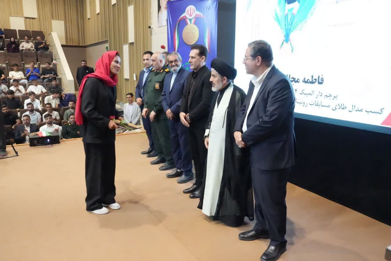 آلبوم تصویری / برگزاری آیین تجلیل از قهرمانان جهانی و آسیایی آذربایجانغربی