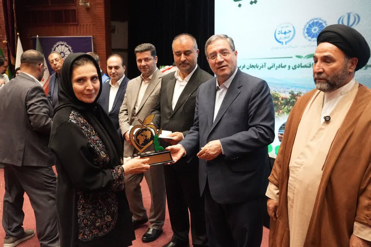 آلبوم تصویری / برگزاری نخستین همایش ملی روز سیب در ارومیه