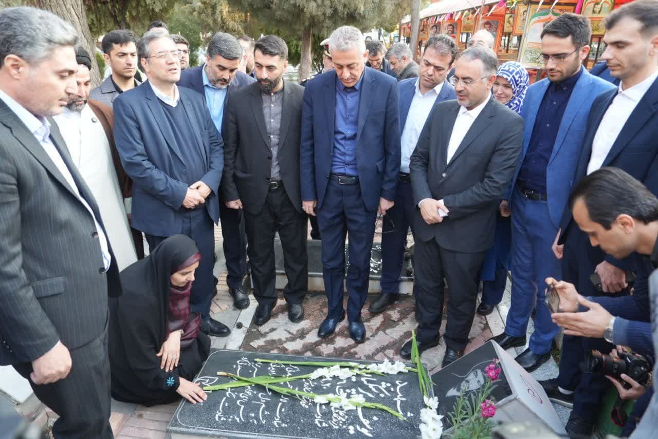 وزیر راه و شهرسازی به مقام شامخ شهدای ارومیه ادای احترام کرد + تصاویر