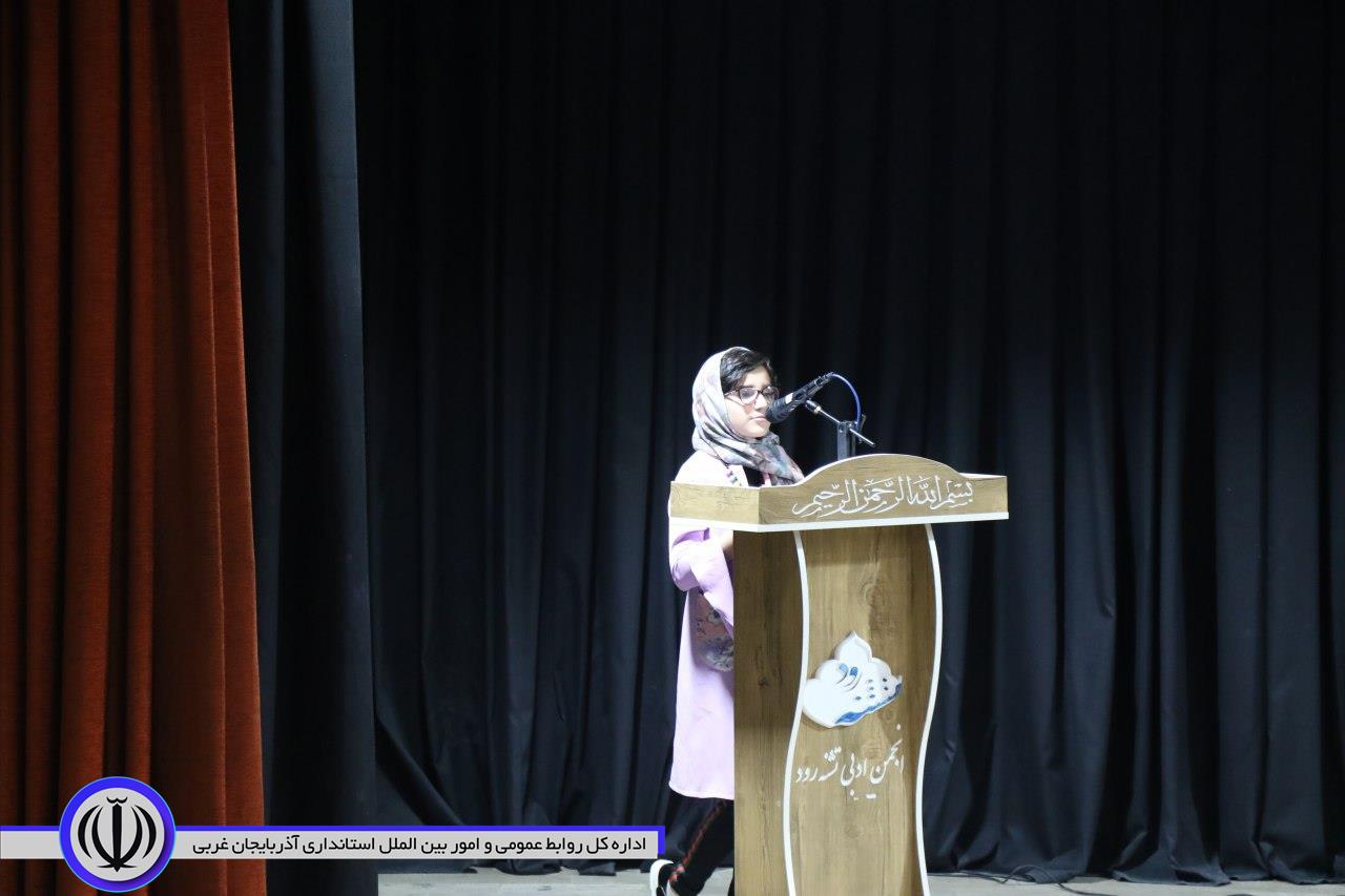 شاعران و سخن سرایان آگاه بسترساز تقویت وحدت ملی و انتقال دهنده والاترین ارزشهای انسانی به نسل های آینده هستند