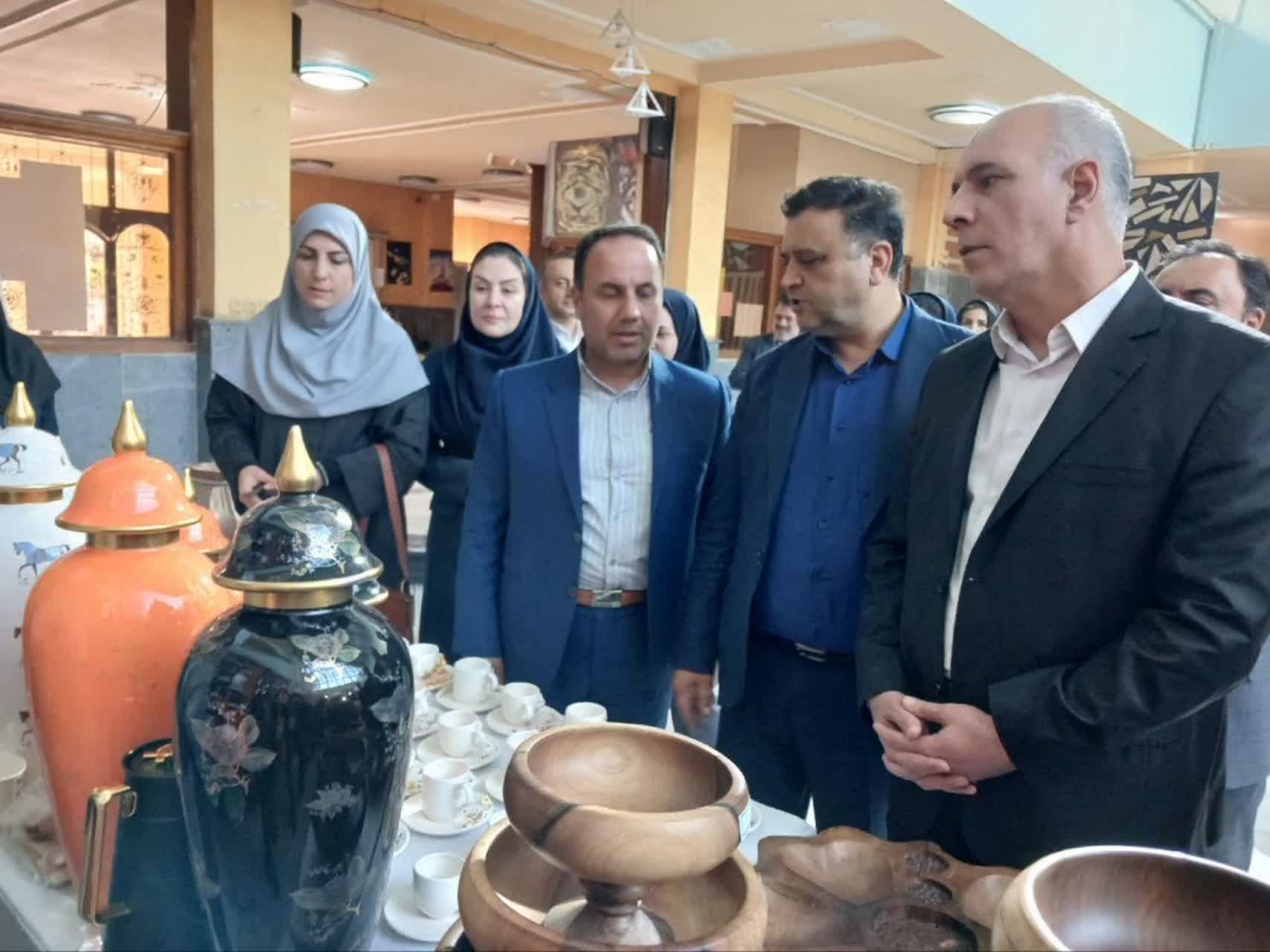 بازدید معاون استاندار آذربایجانغربی از نمایشگاه محصولات مشاغل خانگی در ارومیه + تصاویر
