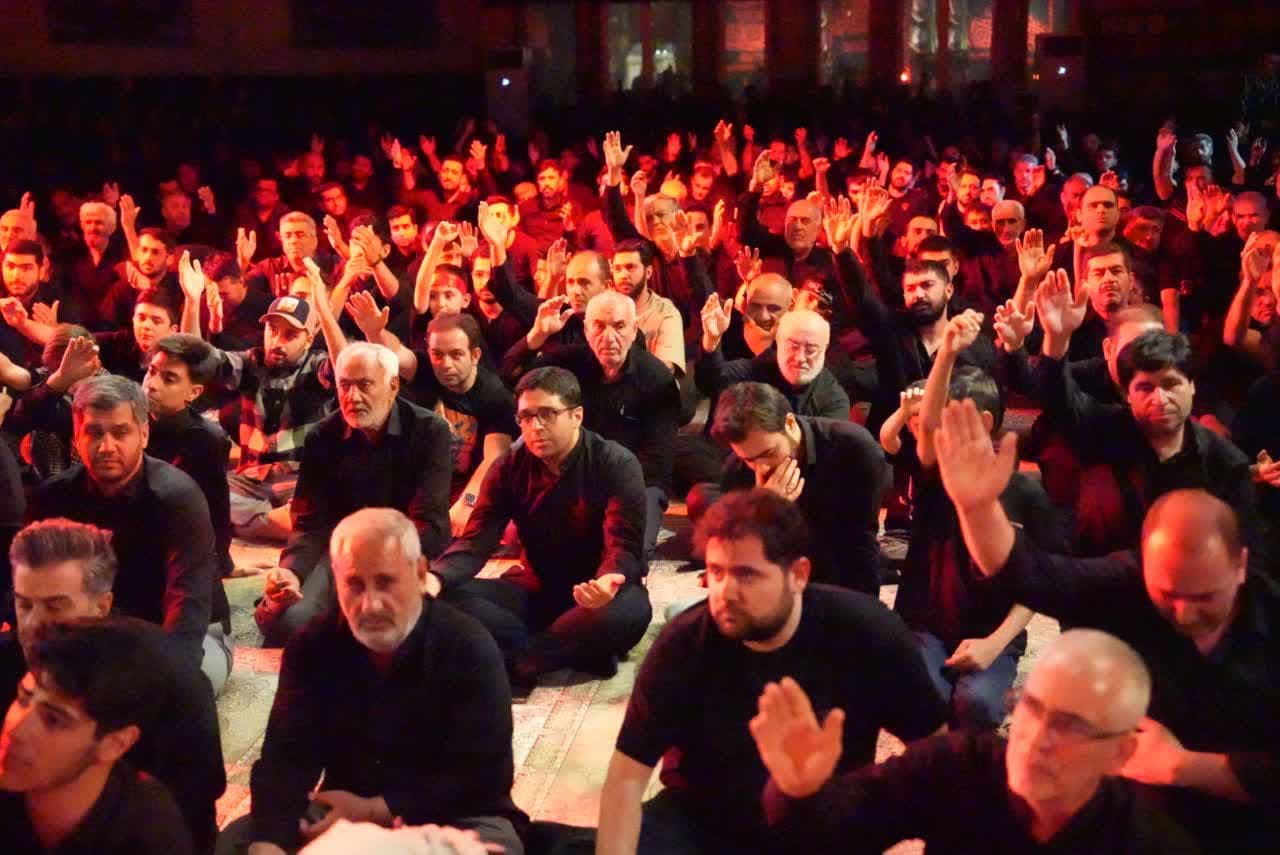 برگزاری آیین معنوی عزاداری شب عاشورای حسینی در مسجد لطفعلیخان ارومیه + تصاویر