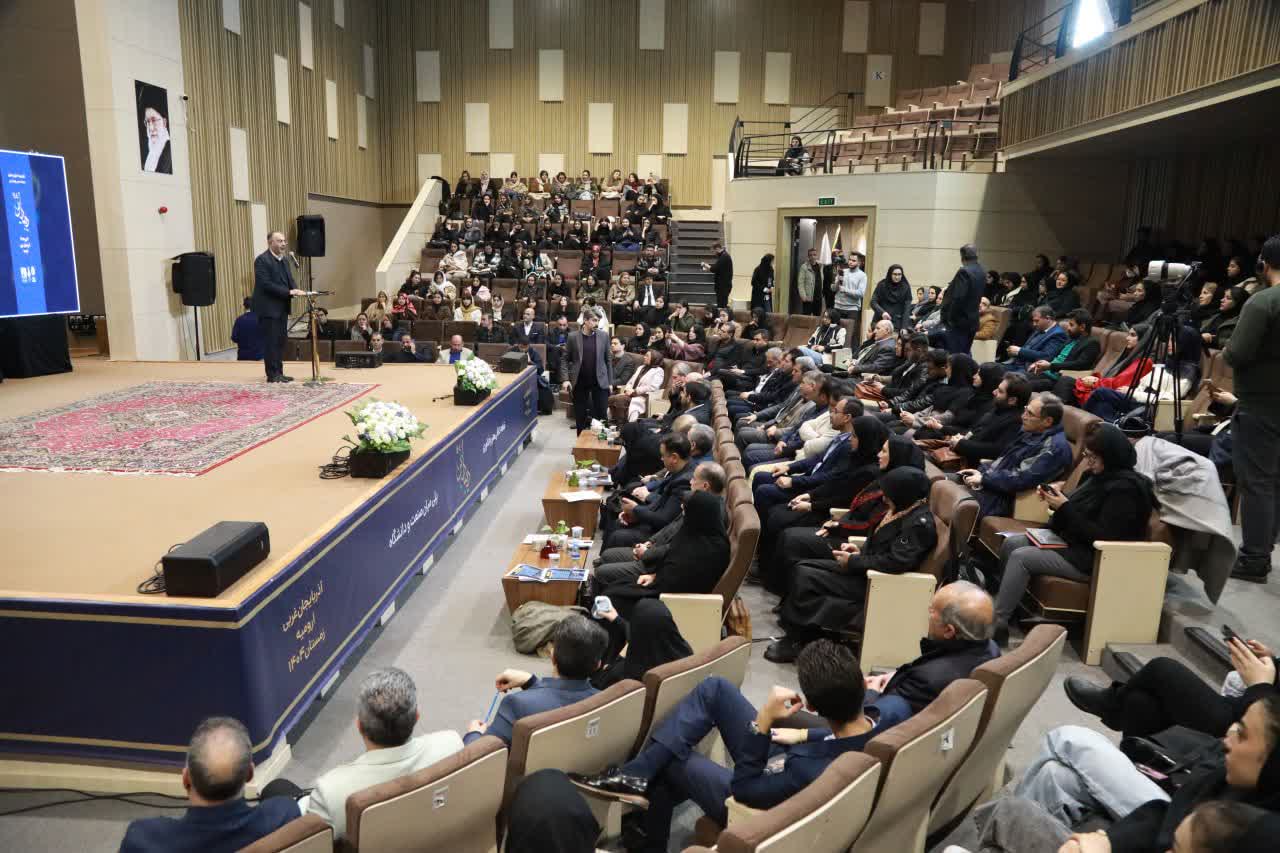 برگزاری رویداد نوآوری و فناوری "دیباذین" در حوزه نساجی و پوشاک در ارومیه + تصاویر