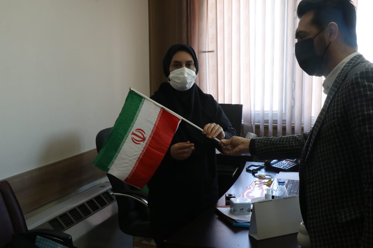 مشارکت همکاران استانداری در پویش پرچم افتخار در چهل و سومین سالگرد پیروزی انقلاب اسلامی