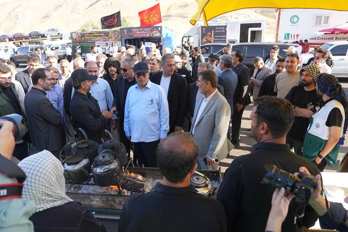 بازدید استاندار آذربایجان‌غربی از روند خدمت‌رسانی به زائران اربعین در پایانه مرزی تمرچین + تصاویر