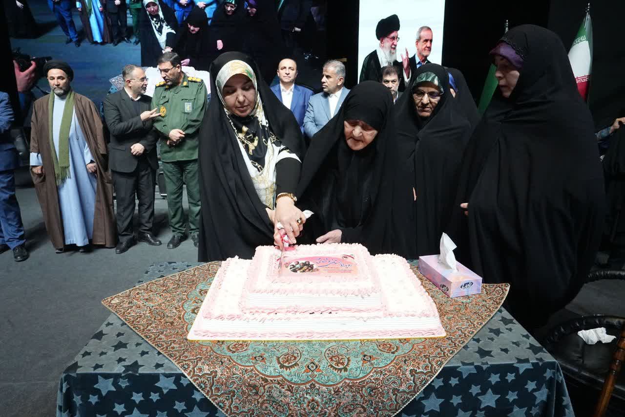 آلبوم تصویری / برگزاری رویداد استانی روشنای مهر و آیین تجلیل از بانوان تأثیرگذار آذربایجانغربی