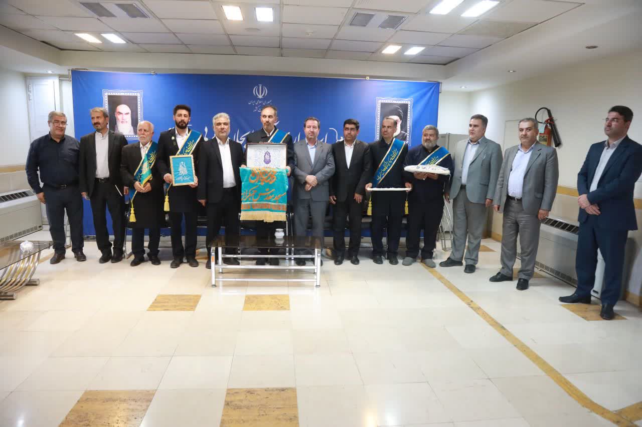 دیدار خادمان مسجد جمکران با مدیران و کارکنان استانداری آذربایجانغربی + تصاویر