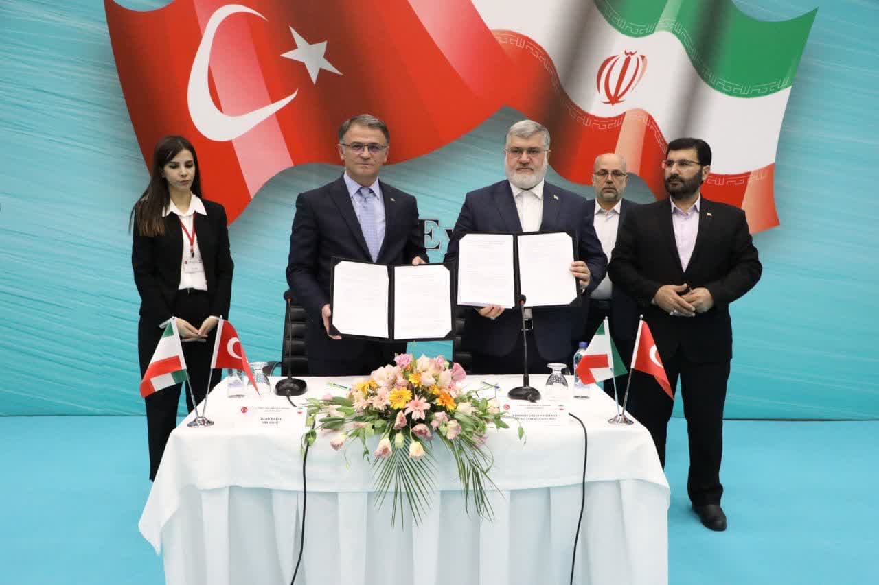 آلبوم تصویری / امضاى تفاهم نامه همکارى هاى مشترک استان هاى مرزى جمهورى اسلامى ایران و ترکیه