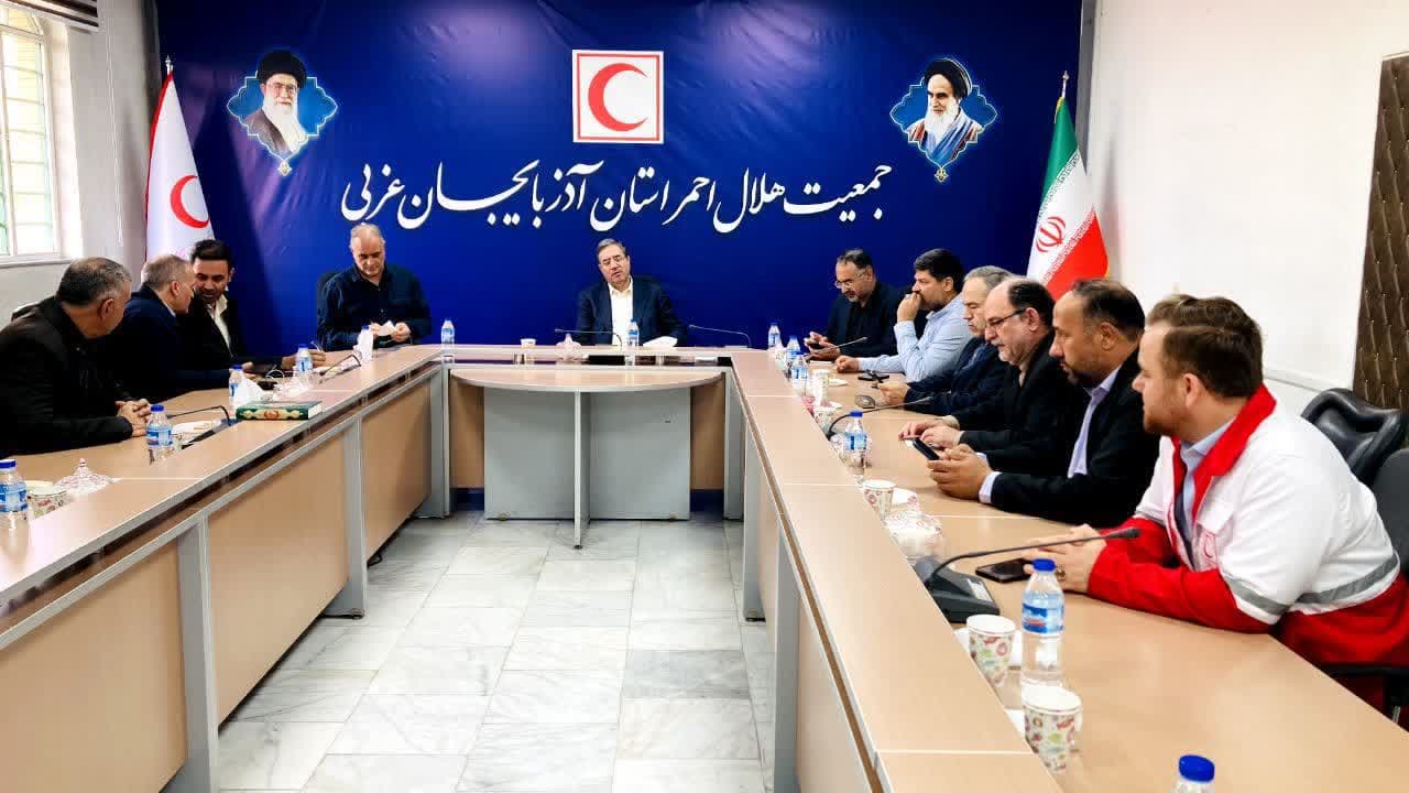 حضور استاندار آذربایجانغربی در مرکز کنترل و هماهنگى عملیات جمعیت هلالاحمر استان + تصاویر