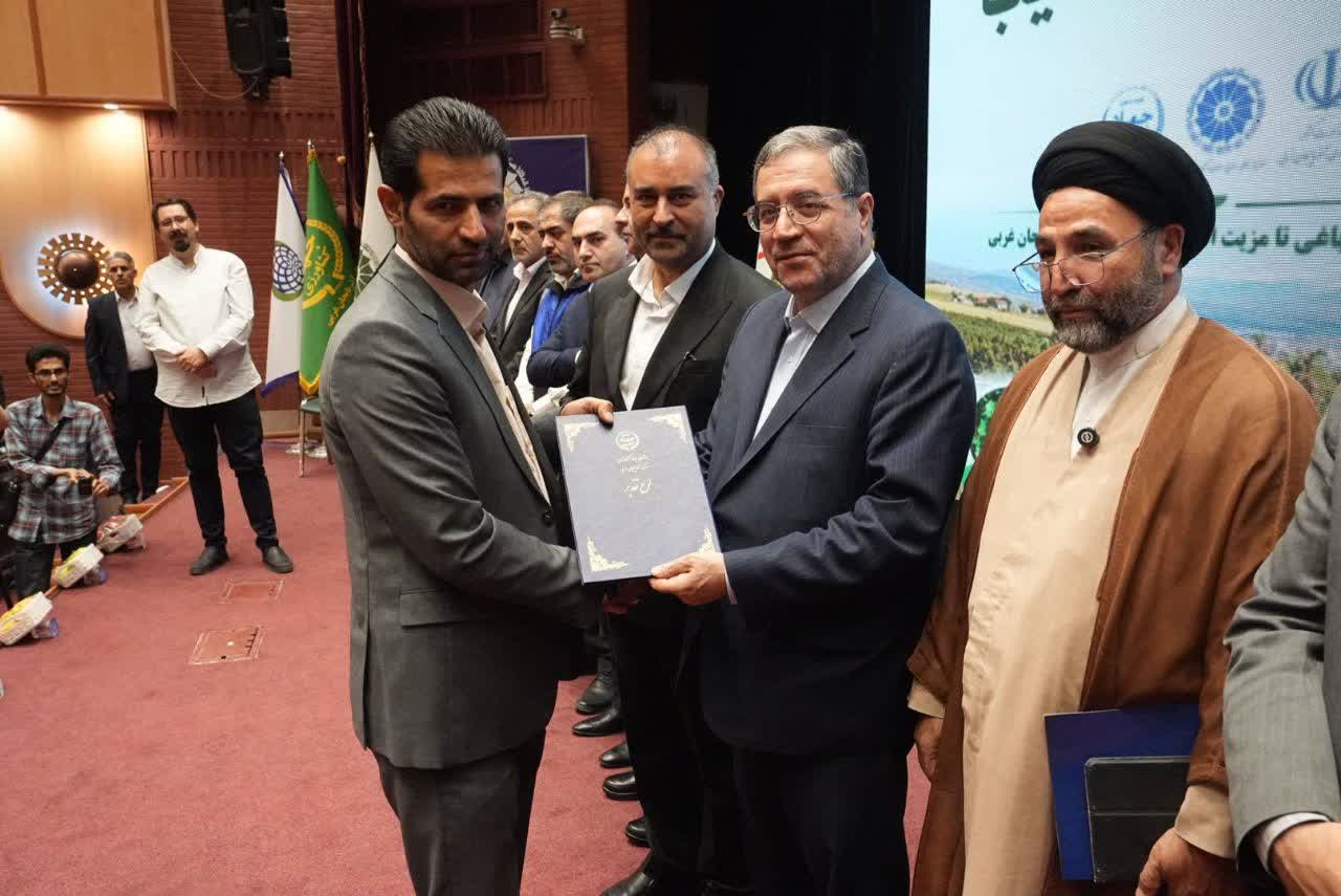 آلبوم تصویری / برگزاری نخستین همایش ملی روز سیب در ارومیه