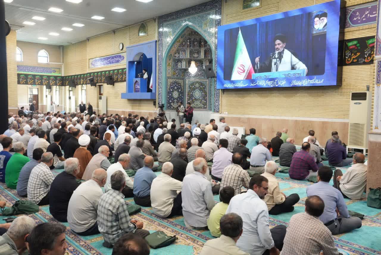 حضور رئیسجمهور در نماز جمعه ارومیه + تصاویر