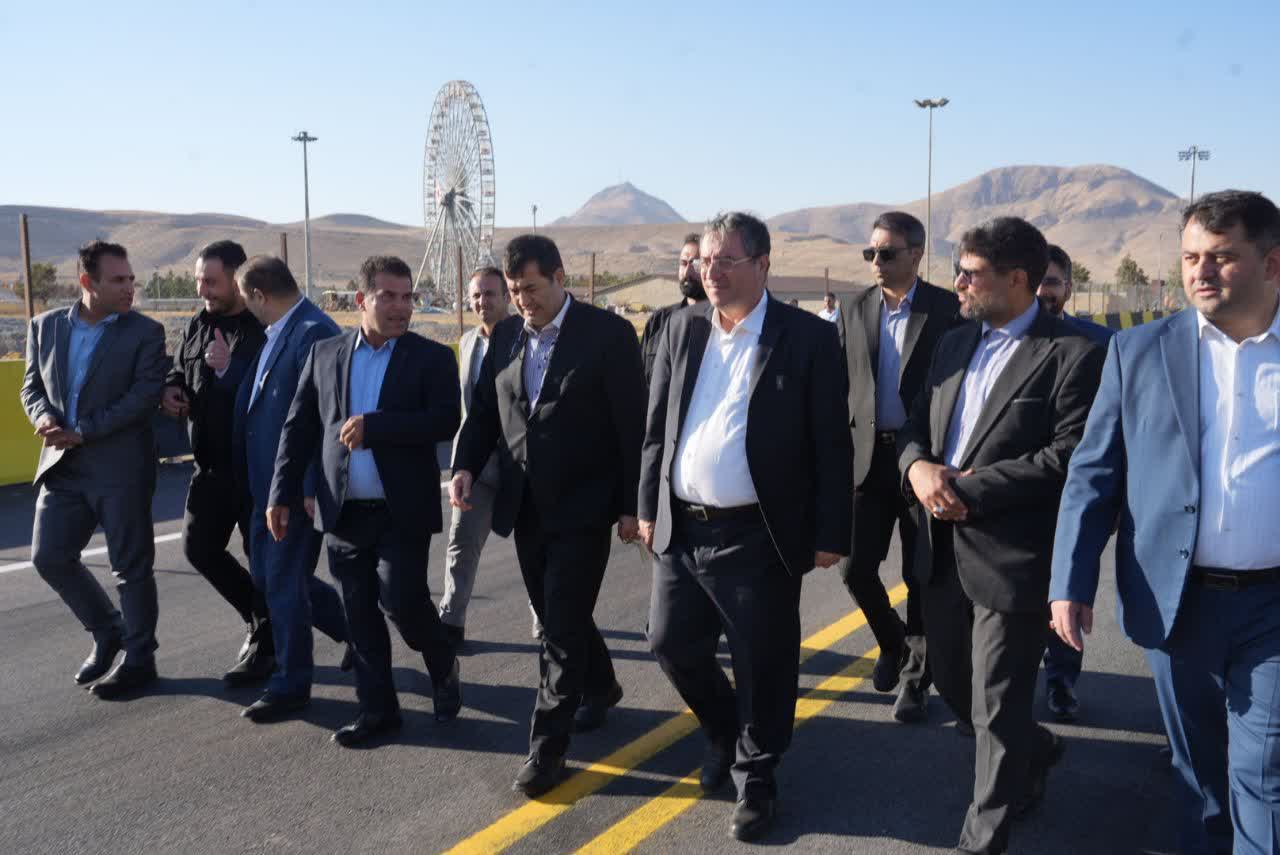 بازدید وزیر ورزش و جوانان از پیست اتومبیلرانی دهکده ساحلی چیچست ارومیه + تصاویر