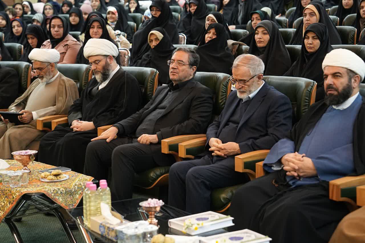 برگزاری آیین تبیین طرح زندگی با آیهها و رونمایی از 10 هزار جلد قرآن کریم در ارومیه + تصاویر