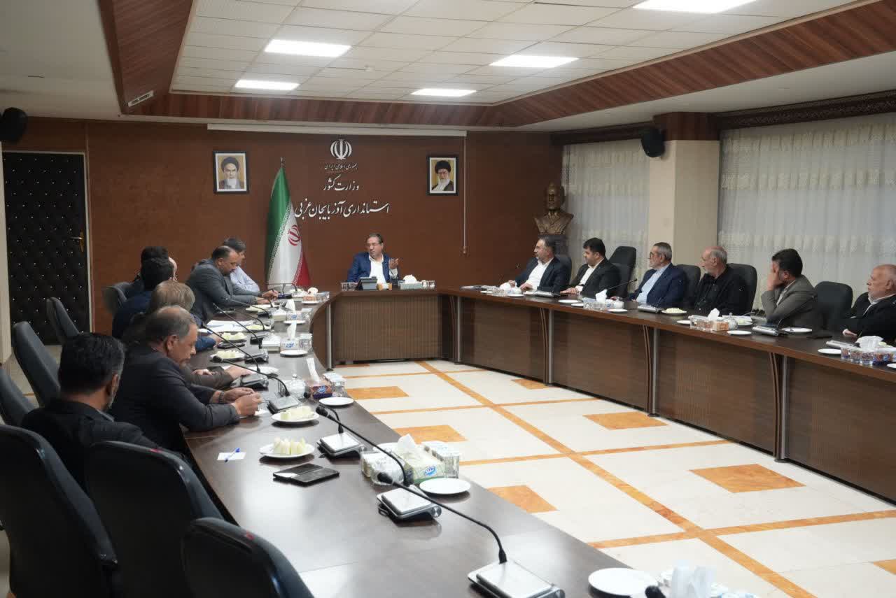 برگزاری نشست اعضای هیئت فوتبال و تیم نود ارومیه با استاندار آذربایجانغربی + تصاویر