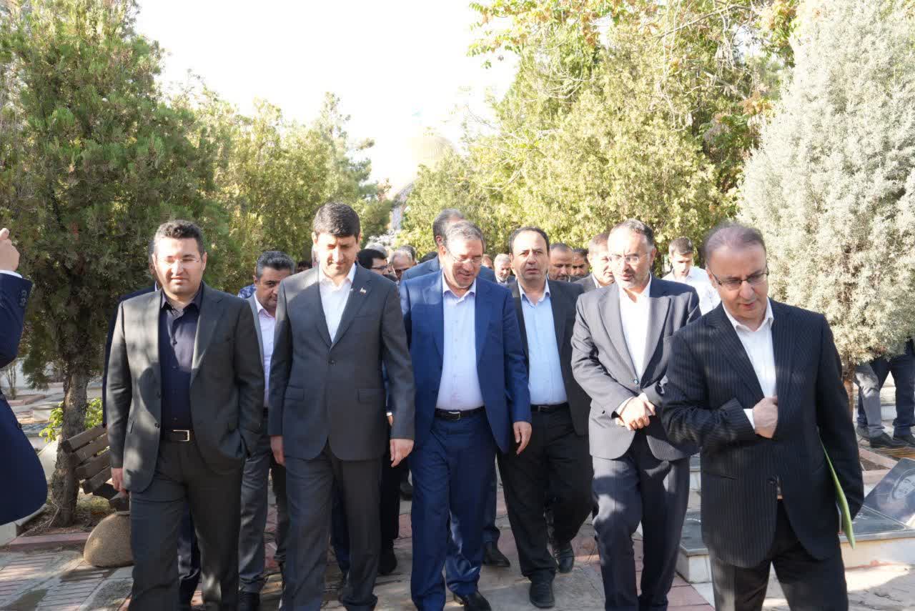 ادای احترام وزیر ارتباطات و فناوری اطلاعات به مقام شامخ شهدای ارومیه + تصاویر