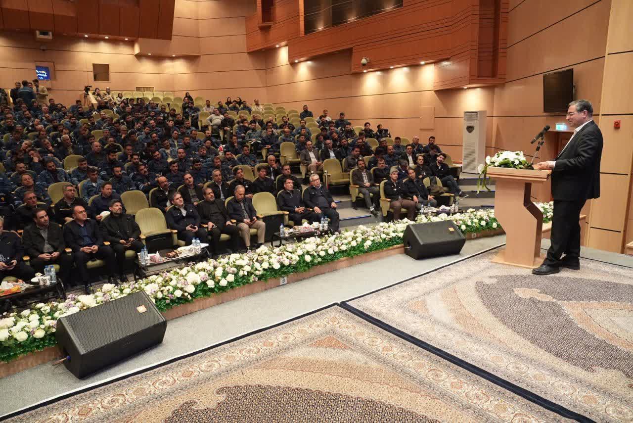 آلبوم تصویری / برگزاری آیین تجلیل از سیمبانان و دکل‌بانان صنعت برق آذربایجان‌غربی