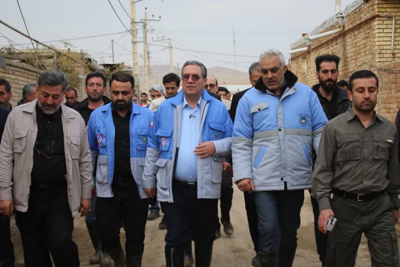 آلبوم تصویری / رحمانی از نزدیک پای درد دل روستاییان نشست