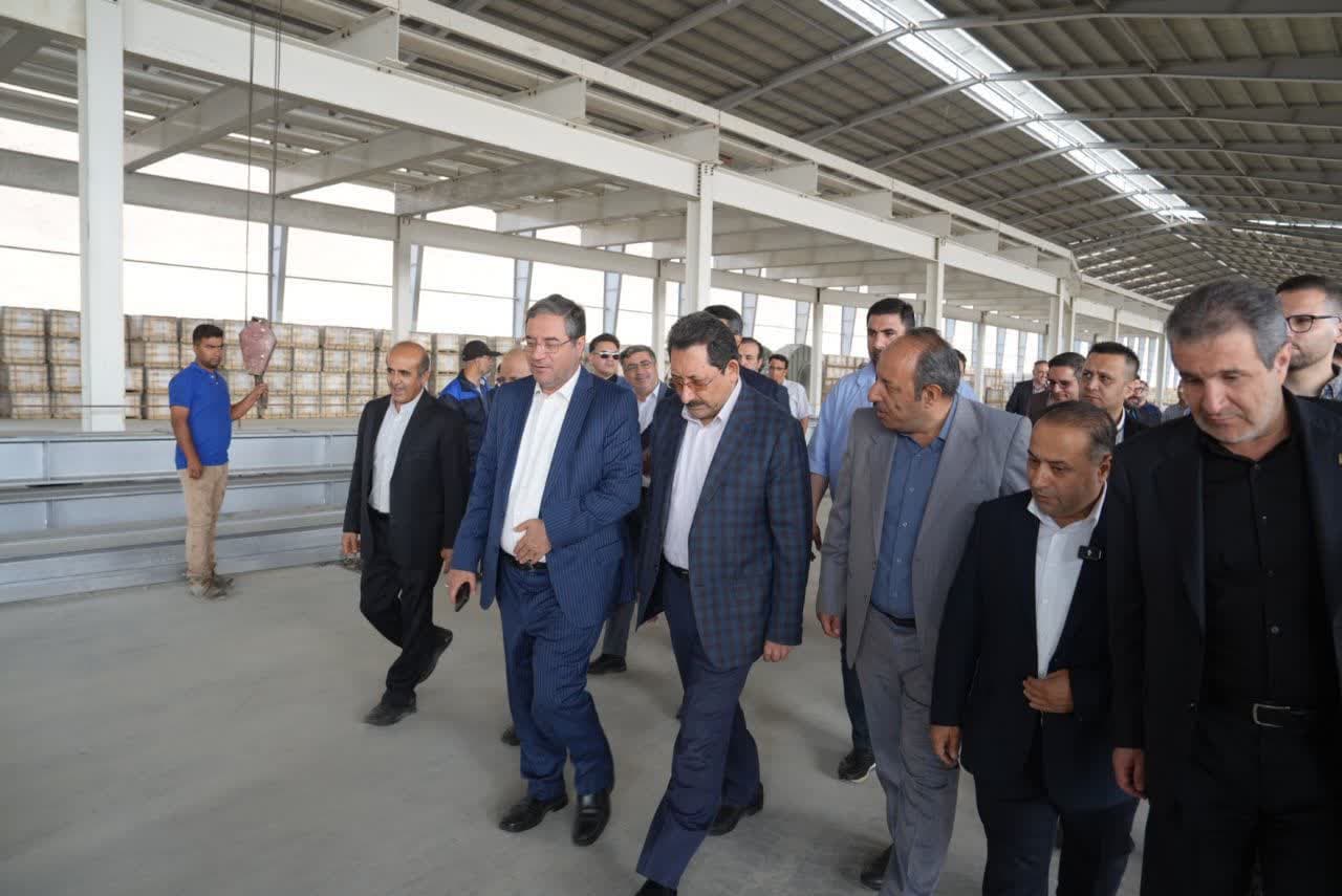 بازدید وزیر صمت و استاندار آذربایجانغربی از پروژه در حال احداث اروم شیشه ساچی در ارومیه + تصاویر