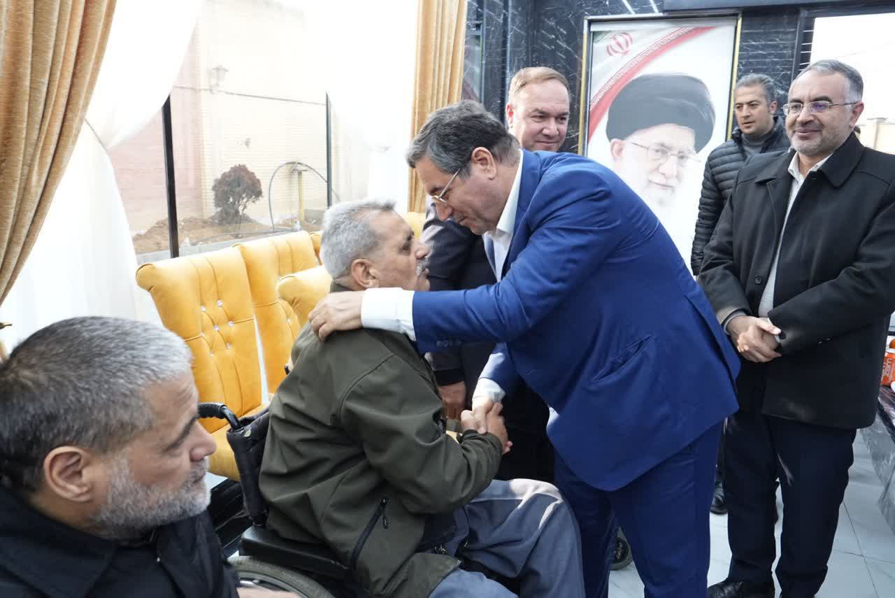 برگزاری نشست صمیمی استاندار آذربایجان‌غربی با جانبازان دفاع مقدس