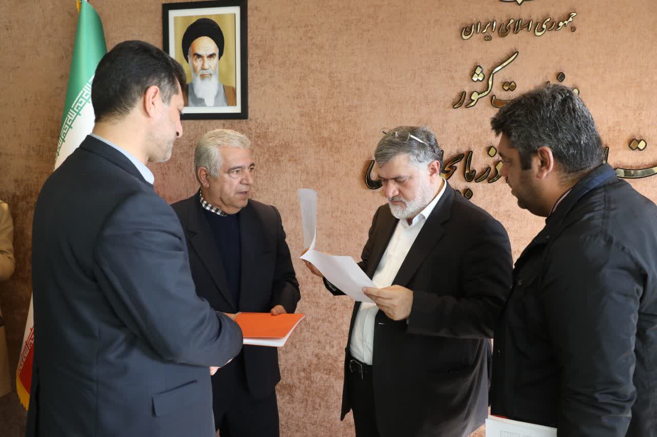 آلبوم تصویری / دیدار مدیر و فعالان حوزه گردشگری و صنایع دستی استان با استاندار آذربایجانغربی