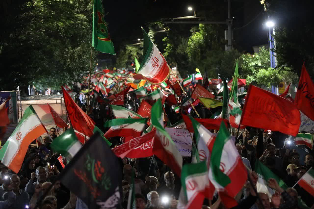 نمود غیرت، صلابت و ایستادگی غیور مردان و زنان وطندوست ارومیهای