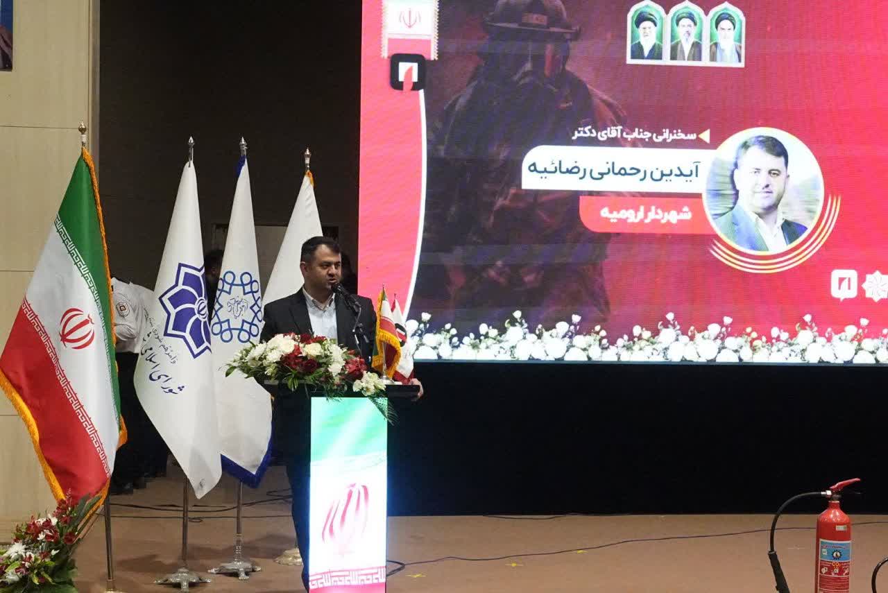 آتشنشانان ارومیه، قهرمانان بیادعای ایمنی و ایثار + تصاویر