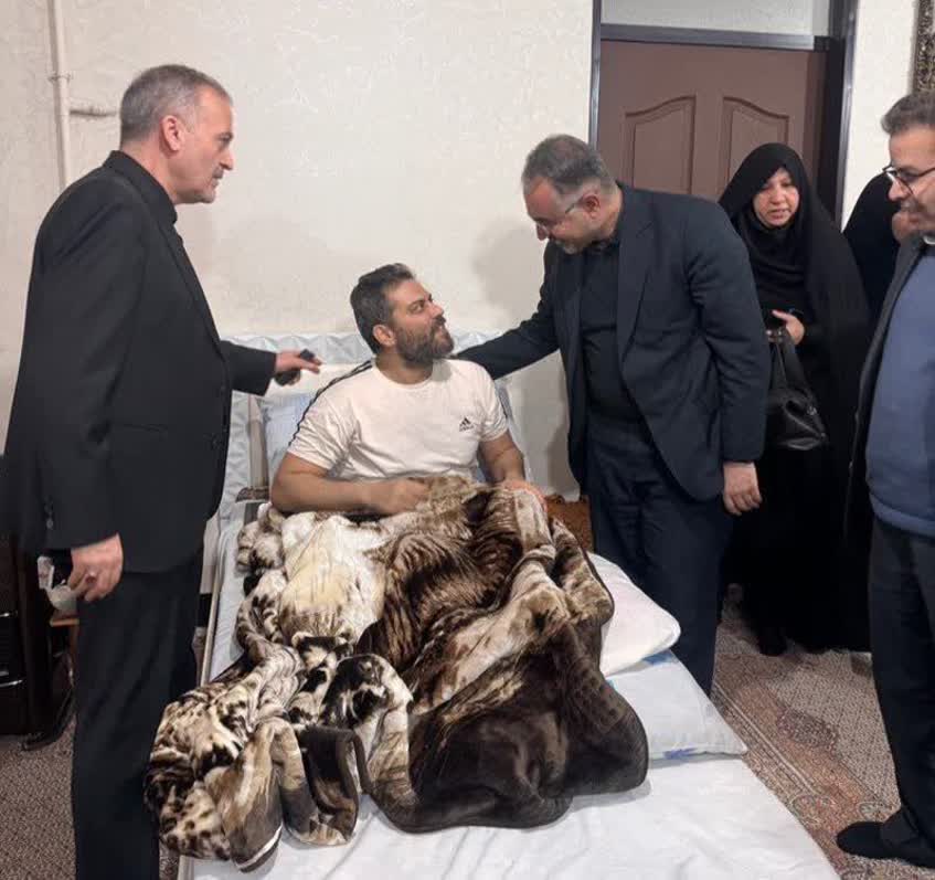 دیدار معاون استاندار آذربایجان‌غربی با خانواده‌های معزز شهدا در شهرستان نقده