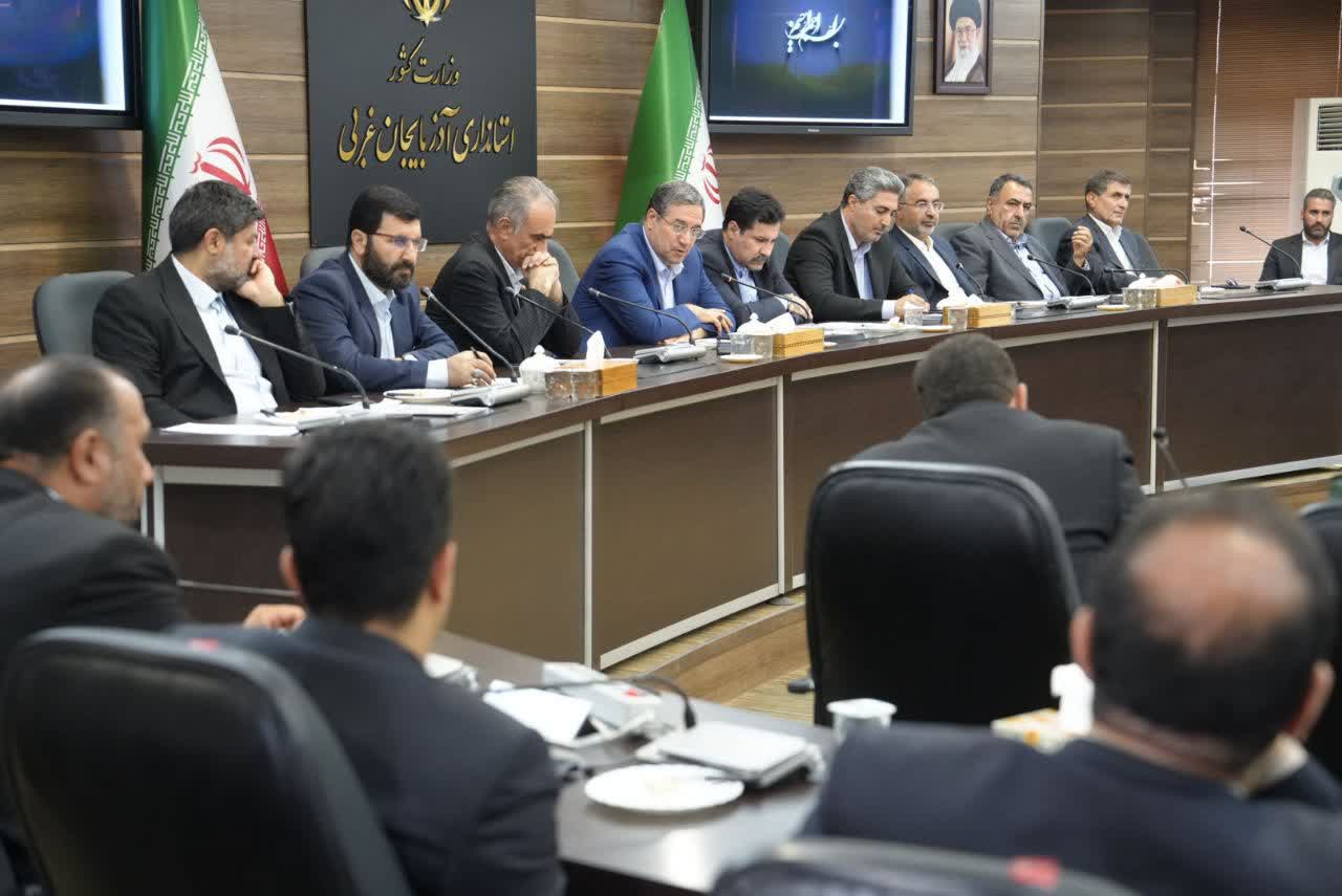 آلبوم تصویری / برگزاری نشست مسئولان و نمایندگان استان و استاندار آذربایجانغربی با معاون رئیسجمهور