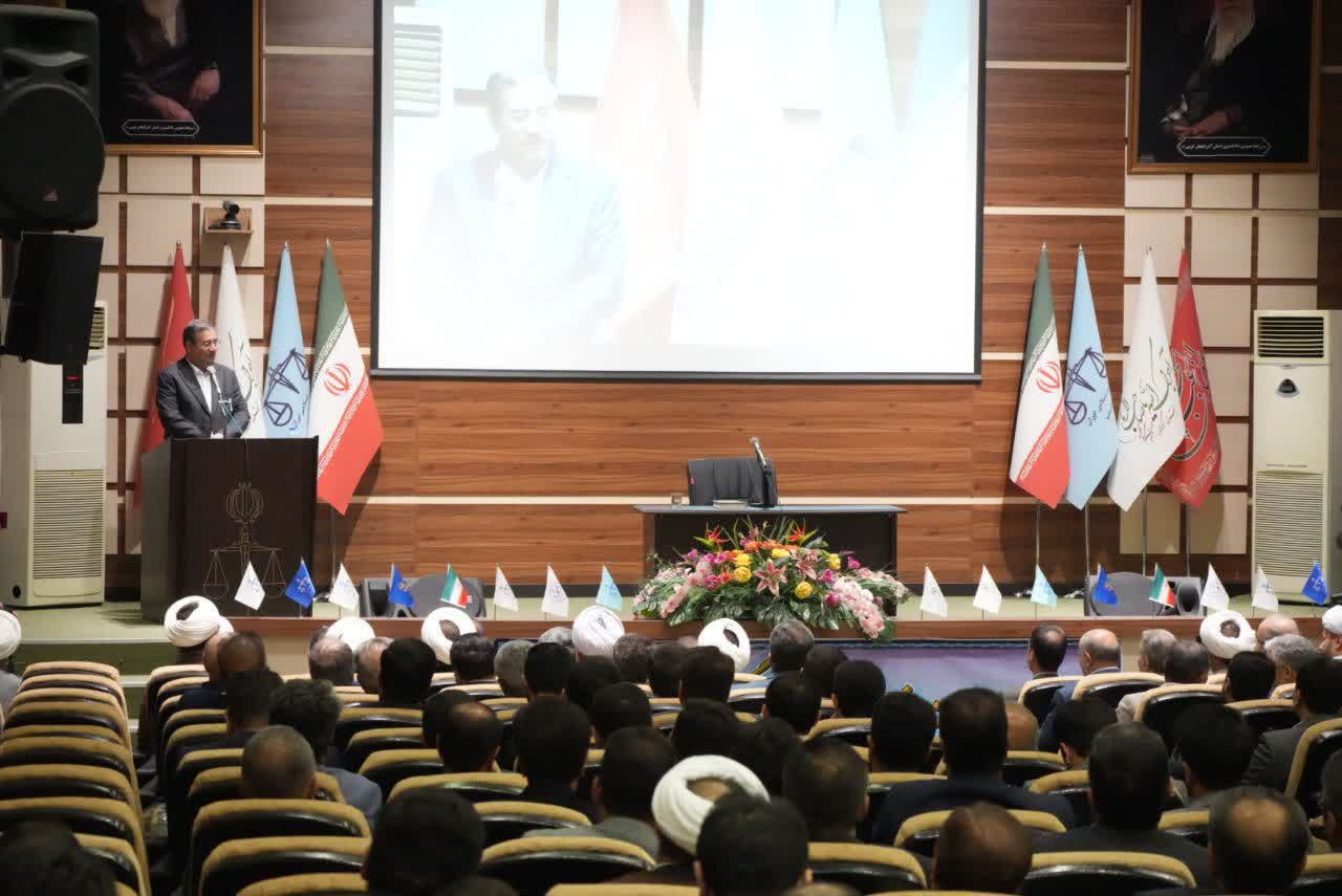 تجلیل از قضات و کارکنان نمونه دادگستری آذربایجانغربی + تصاویر