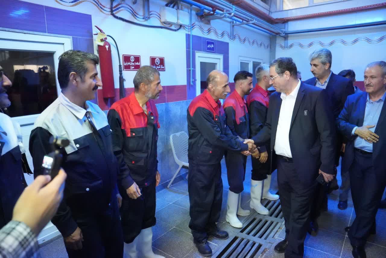 بازدید استاندار آذربایجانغربی از مجتمع زنجیرهای هما مرغ مهاباد + تصاویر