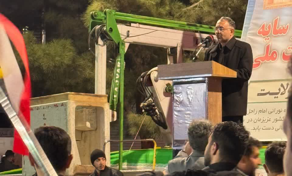 وحدت کلمه و تبعیت از رهبری رمز پیروزی مردم ایران است