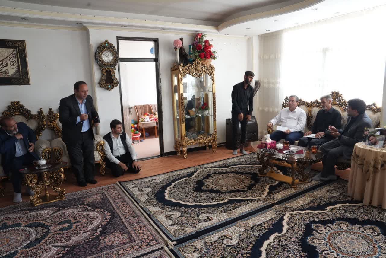 دیدار استاندار آذربایجانغربی با خانواده معزز شهید سجاد بختیاری + تصاویر