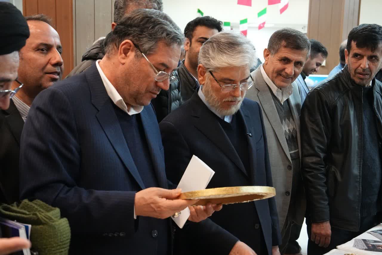 بازدید وزیر علوم و استاندار آذربایجان‌غربی از نمایشگاه صنایع‌دستی استان + تصاویر