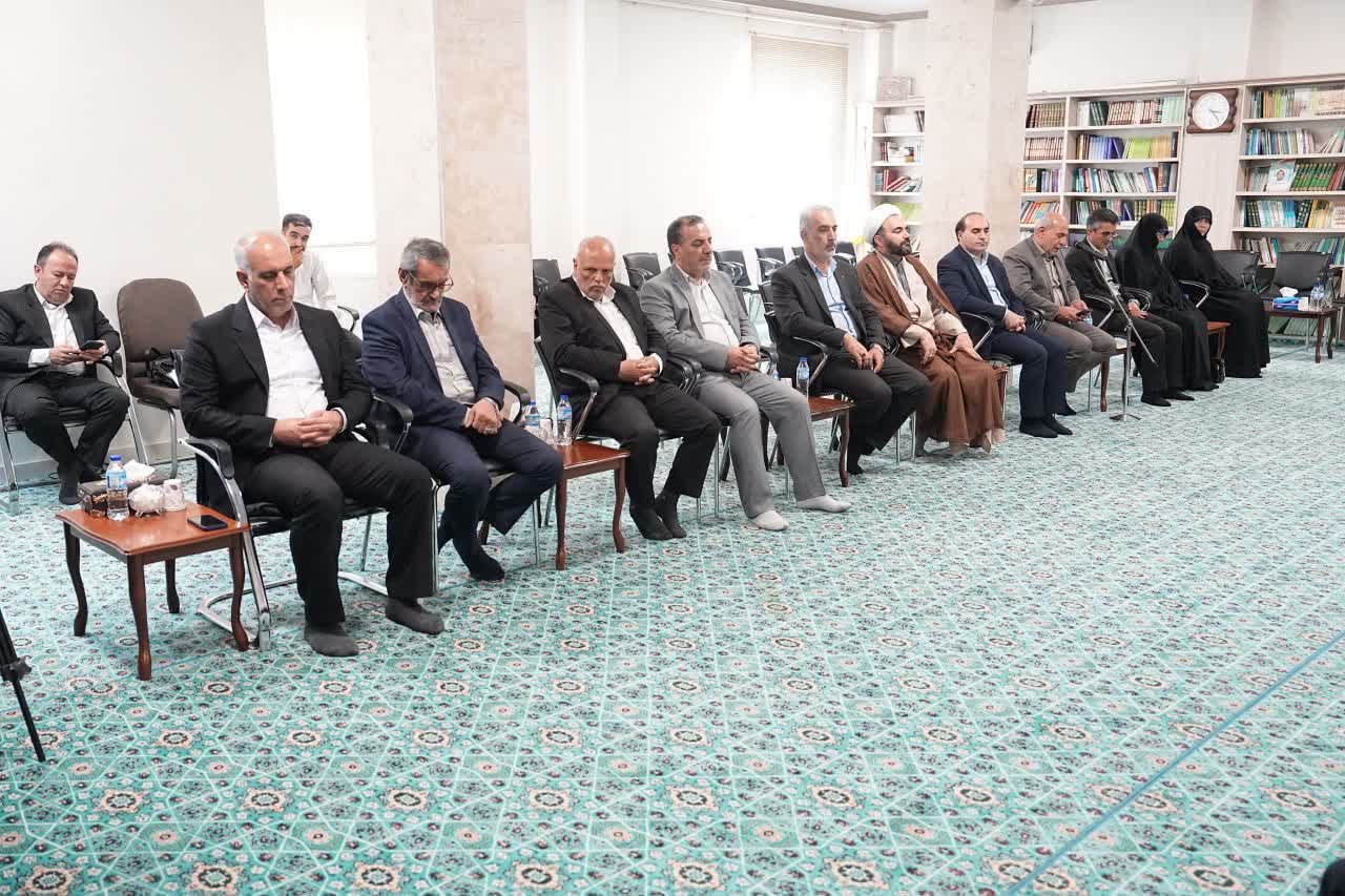 دیدار مدیران استانداری آذربایجان‌غربی با نماینده ولی‌فقیه در استان به مناسبت هفته دولت + تصاویر