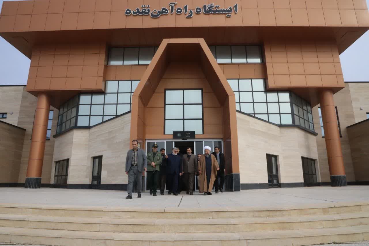 بازدید استاندار آذربایجانغربی از ایستگاه راه آهن نقده + تصاویر