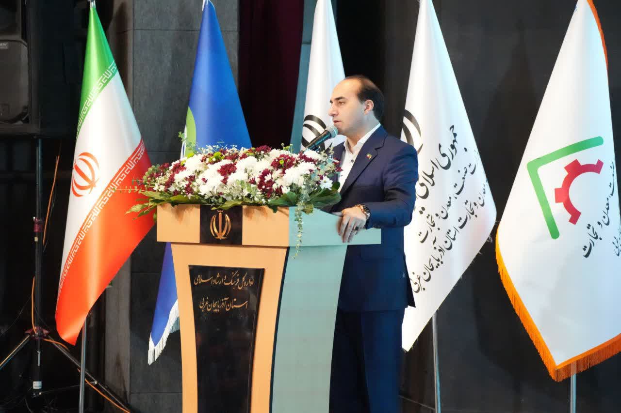 برگزاری آیین تجلیل از صنعتگران، معدنکاران و پیشکسوتان عرصه تولید در آذربایجانغربی + تصاویر