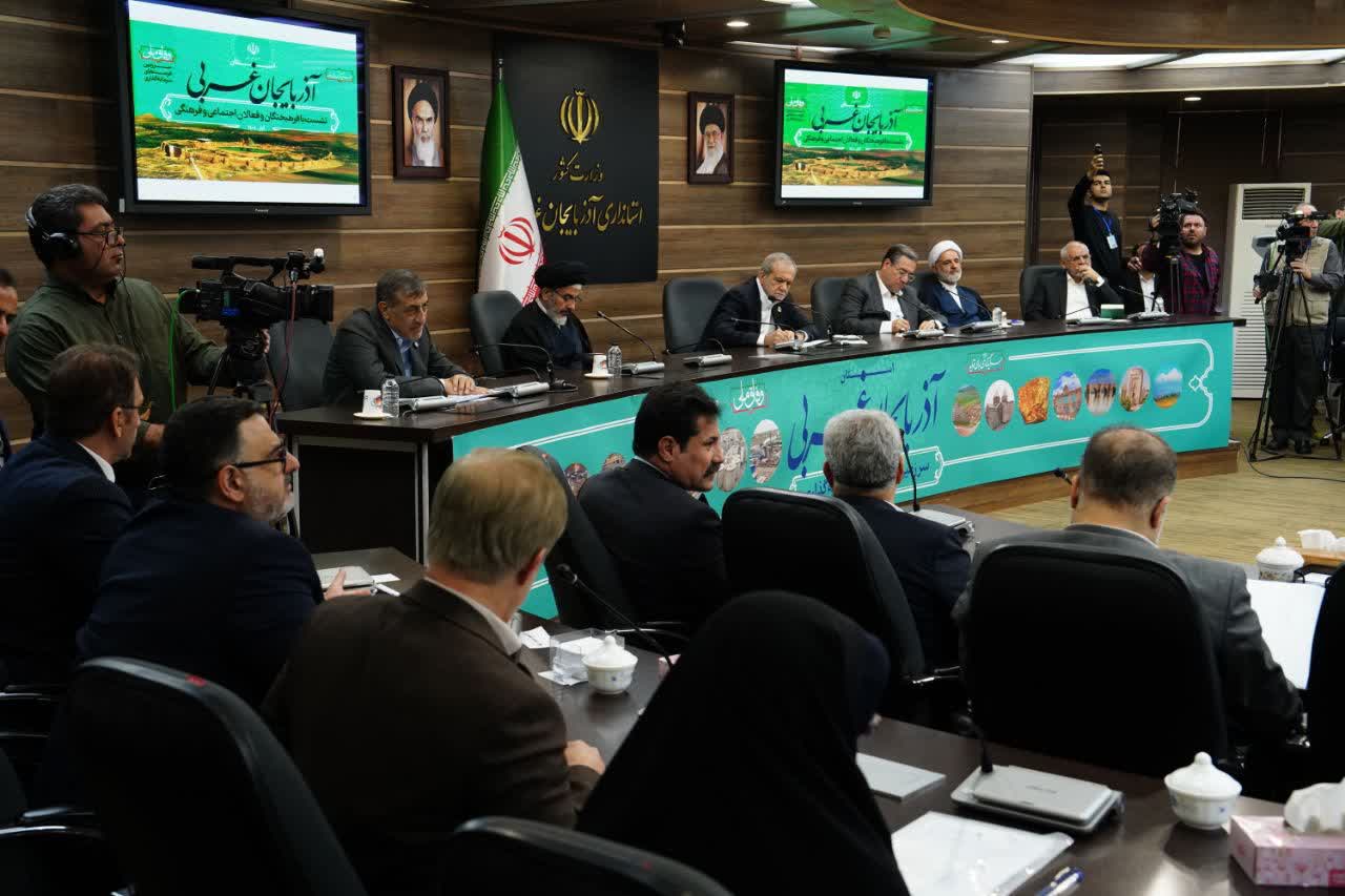 آلبوم تصویری / برگزاری نشست فرهیختگان و فعالان سیاسی، اجتماعی و فرهنگی آذربایجانغربی