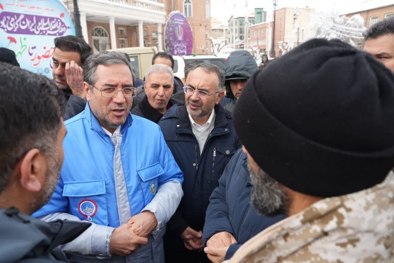 آلبوم تصویری / بازدید میدانی استاندار آذربایجانغربی از خدمترسانی در زمان بارش برف در سطح شهر ارومیه