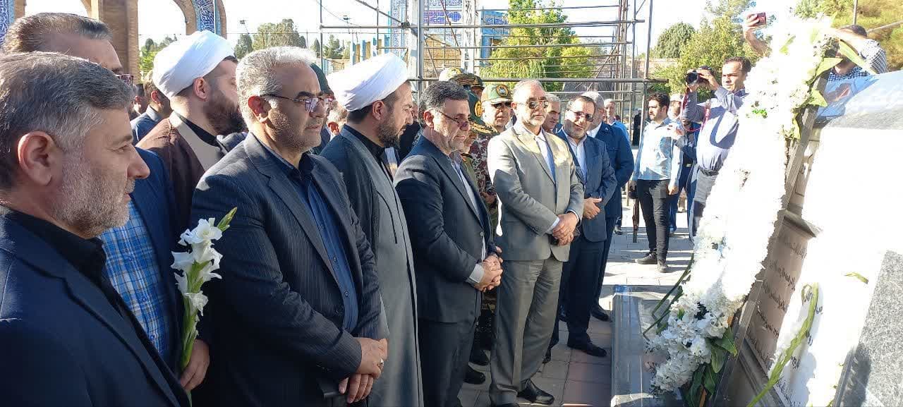آلبوم تصویری / برگزاری آیین عطرافشانی و تجدید میثاق با آرمانهای مقدس امام راحل و شهدا در ارومیه