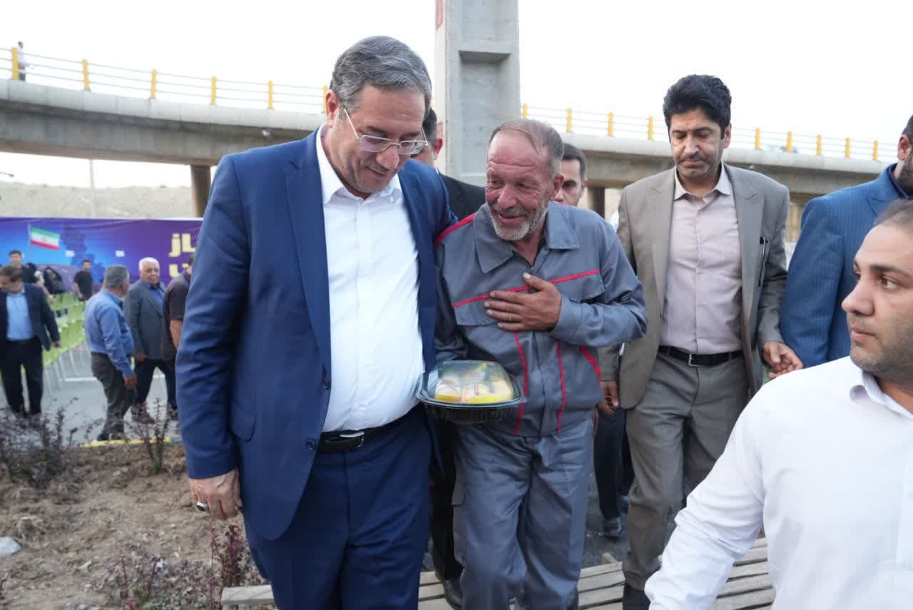 برگزاری آیین آغاز عملیات اجرایی نهضت آسفالتریزی شهر ارومیه + تصاویر