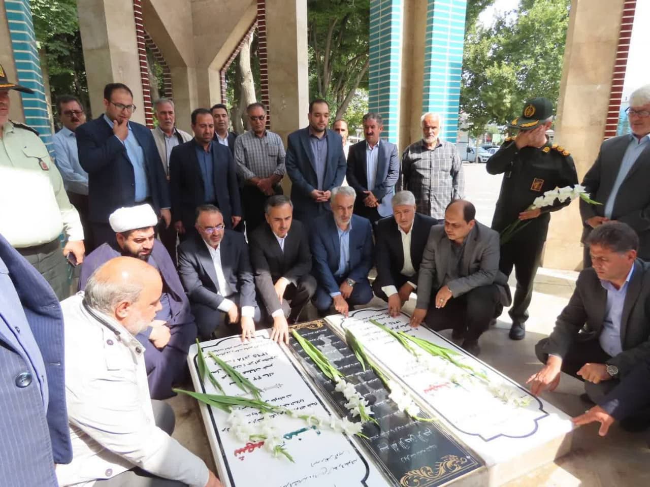 ادای احترام سرپرست معاونت سیاسی و اجتماعی استانداری آذربایجانغربی به مقام شامخ شهدای شهرستان چایپاره