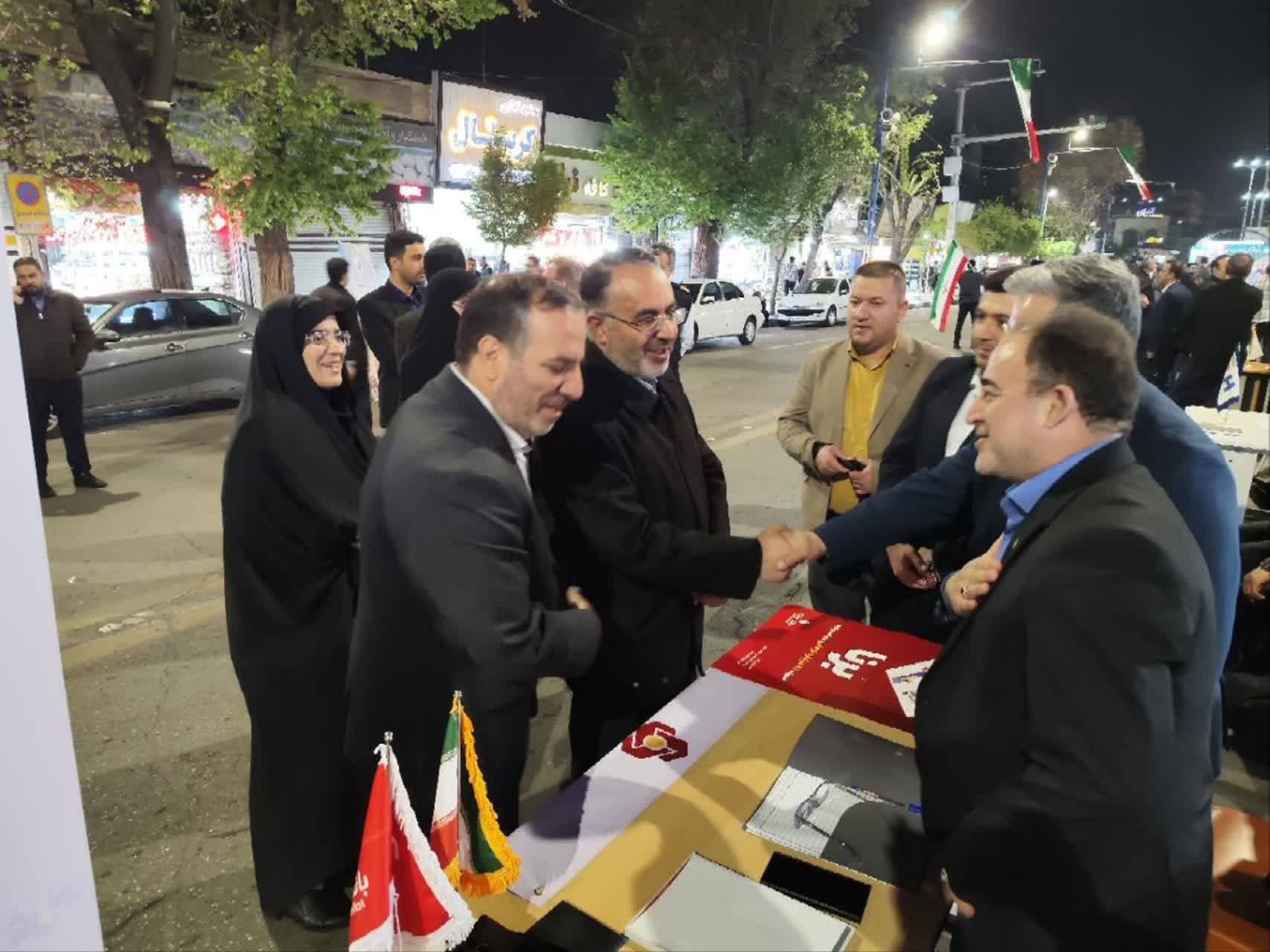 حضور مدیران اقتصادی و بانکی آذربایجانغربی در میز خدمت رزمگاههای شبانه ارومیه + تصاویر