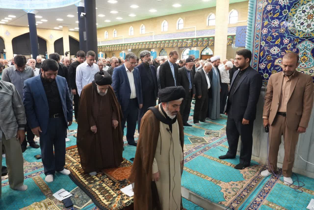 حضور استاندار آذربایجانغربی در آیین نماز جمعه ارومیه + تصاویر