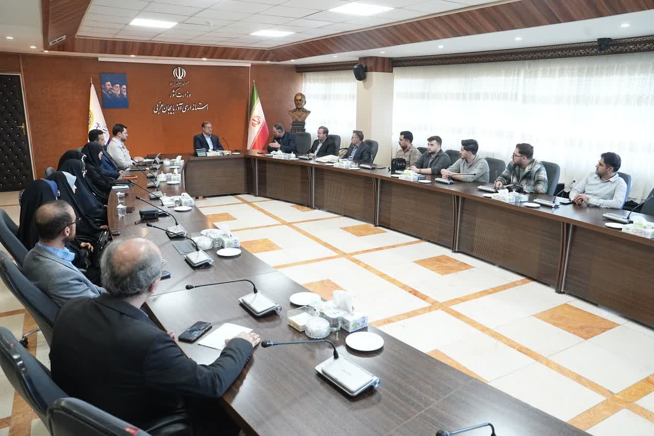 دیدار جمعی از مستندسازان حوزه هنری استان با استاندار آذربایجانغربی + تصاویر