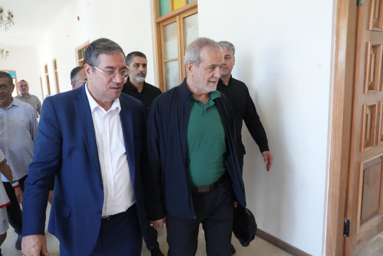 بازدید رئیسجمهور از مرکز خدمات سرمایهگذاری آذربایجانغربی + تصاویر