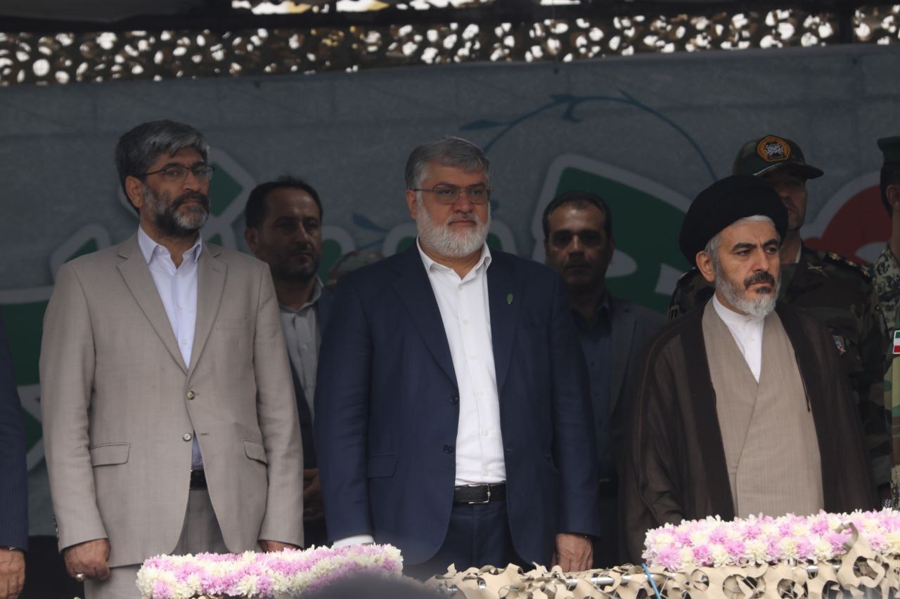 آلبوم تصویری / حضور استاندار آذربایجانغربی در مراسم رژه نیروهای مسلح استان در آغازین روز هفته دفاع مقدس