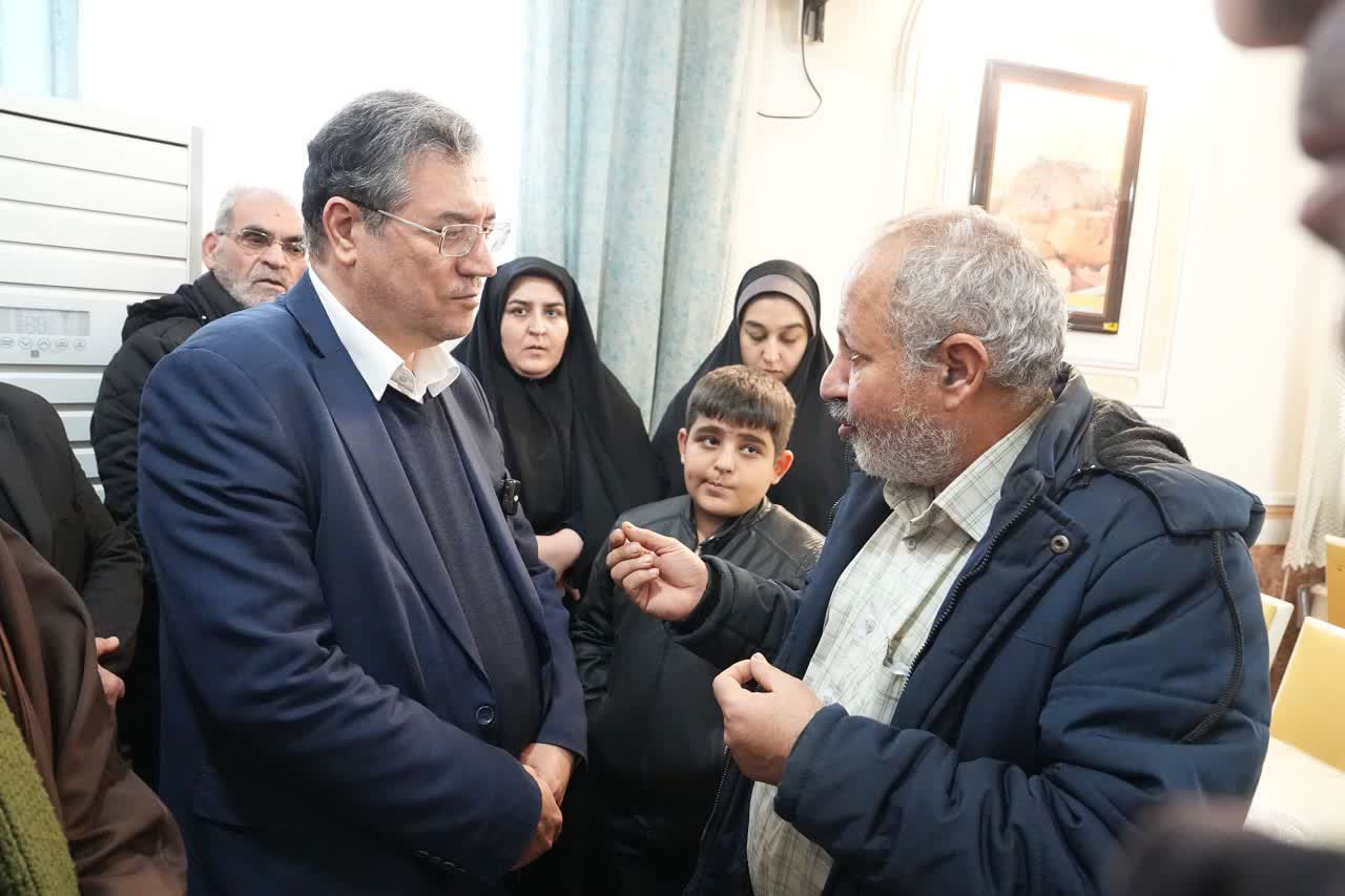 برگزاری نشست صمیمی استاندار آذربایجان‌غربی با خانواده‌های شهدا + تصاویر